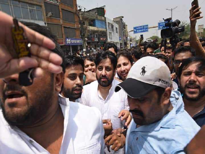 AAP Amanatullah Khan Arrested By Delhi Police For Protesting Against MCD's Anti-Encroachment Drive Madanpur Khadar SDMC