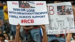 RCB के खिताब जीतने पर शादी तो हार्दिक की फिफ्टी पर छोड़ी नौकरी, इस सीजन के बेस्ट पोस्टर