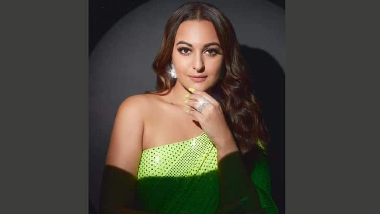 Sonakshi Sinha steps into the world of entrepreneurship as she launches her brand SOEZI, know in details Sonakshi Sinha: অবশেষে 'বড় খবর' দিলেন সোনাক্ষী সিনহা