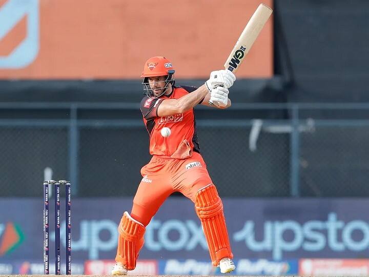 सनराइजर्स हैदराबाद के एडन मार्करम इस IPL की 9 पारियों में 4 बार नाबाद रहते हुए कुल 326 रन बना चुके हैं. इनका बल्लेबाजी औसत 65.20 है. इस लिस्ट में यह चौथे नंबर पर हैं. (फोटो सोर्स: iplt20.com)