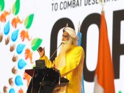 Sadhguru suggests 3 pronged strategy to save soil COP 15 Sadhguru: மண்ணைக் காக்க மூன்று ஸ்டேடர்ஜிக்கள்.. COP 15 மாநாட்டில் சமர்பித்த சத்குரு.. முழுவிவரம் உள்ளே..!