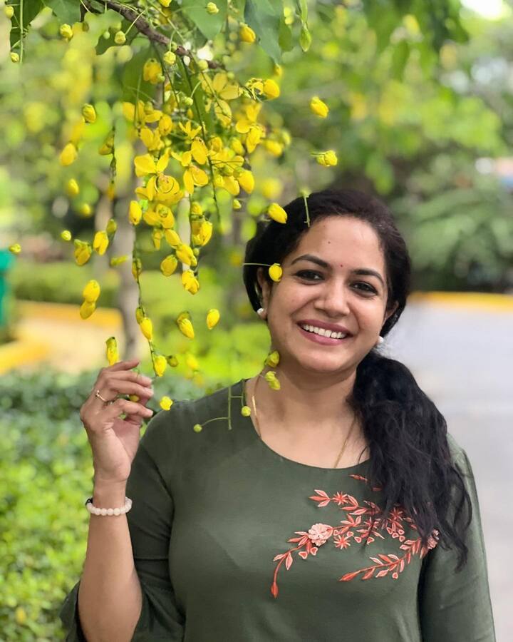 సింగర్ సునీత ఫోటోలు -Image Credit: SunithaUpadrashta/Instagram