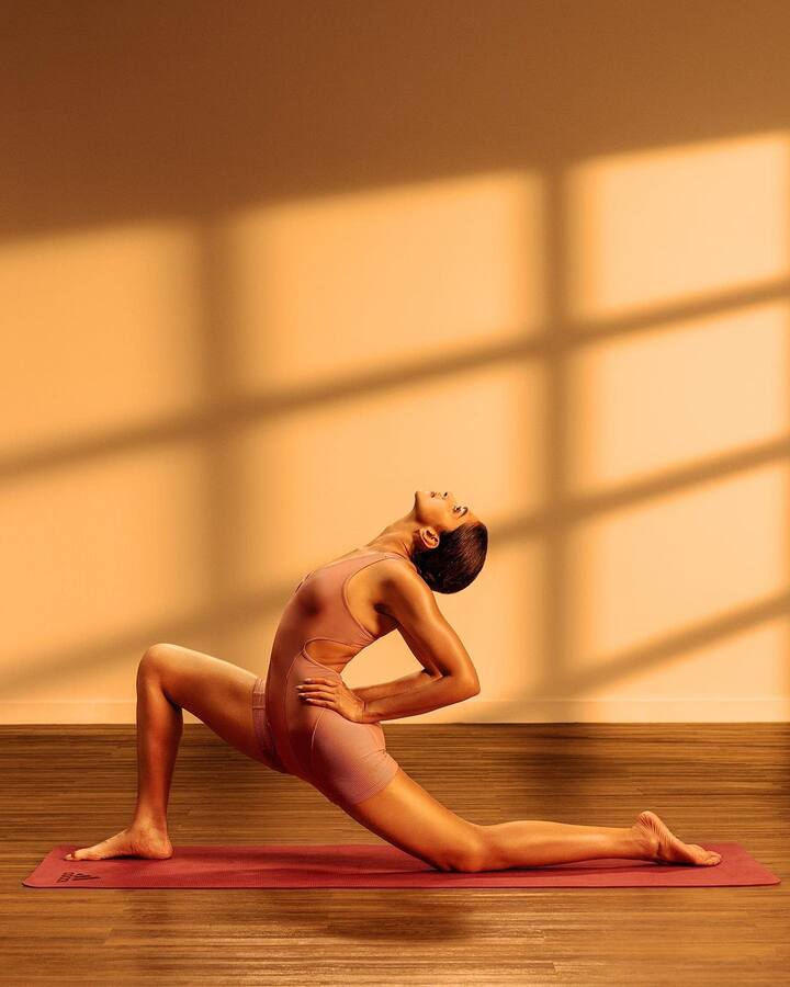 दीपिका पादुकोण बॉलीवुड की सबसे खूबसूरत सुंदरियों में से एक हैं, उन्होंने फ़िल्मी जगत में अपनी पहचान बनांने के लिए खूब मशक्कत की है