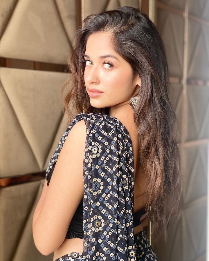 जन्नत जुबैर ने इंस्टाग्राम पर अपनी कुछ लेटेस्ट फोटो शेयर की है, जिनमें एक्ट्रेस साड़ी पहने नजर आ रही हैं.