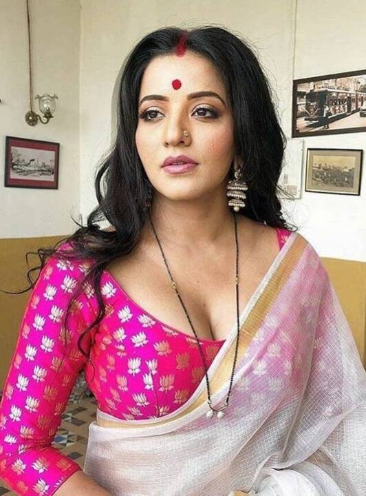 अपनी एक्टिंग और दिलकश अदाओं से लाखों लोगों को दीवाना करने वाली मोनालिसा पढ़ाई के मामले में किसी से पीछे नहीं हैं. उन्होंने संस्कृत से ग्रैजुएशन किया है.