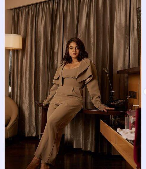 ਸਾਕਸ਼ੀ ਤੰਵਰ ਦੀ ਸੀਰੀਜ਼ 'ਮਾਈ' ਇਸ ਸਮੇਂ ਕਾਫੀ ਚਰਚਾ 'ਚ ਹੈ। ਅੱਜ ਅਸੀਂ ਤੁਹਾਨੂੰ ਇਸ ਸੀਰੀਜ਼ ਦੀਆਂ ਅਜਿਹੀਆਂ ਅਭਿਨੇਤਰੀਆਂ ਨਾਲ ਜਾਣੂ ਕਰਾਉਂਦੇ ਹਾਂ ਜਿਨ੍ਹਾਂ ਨੇ ਬਹੁਤ ਸਾਰੀਆਂ ਭੂਮਿਕਾਵਾਂ ਨਿਭਾਈਆਂ ਸਨ, ਬਲਕਿ ਪੂਰੀ ਕਹਾਣੀ ਉਨ੍ਹਾਂ ਦੇ ਆਲੇ-ਦੁਆਲੇ ਘੁੰਮਦੀ ਹੈ।