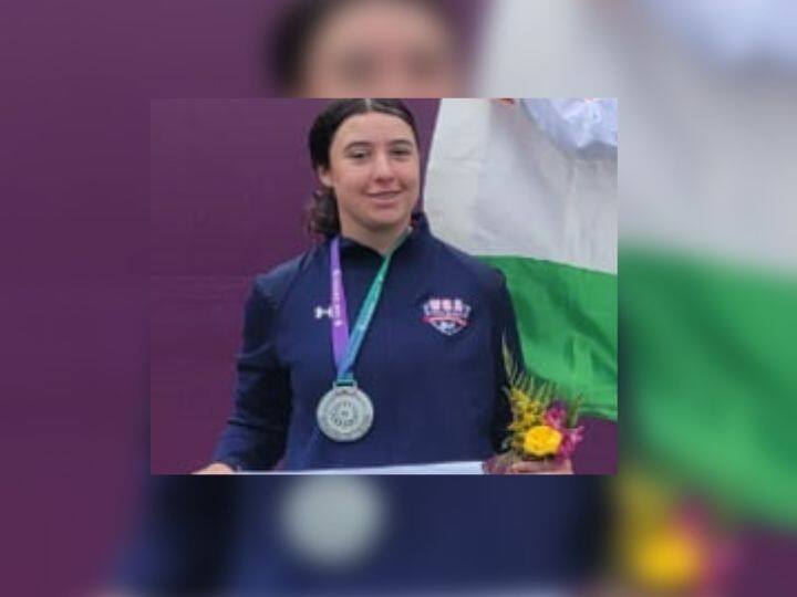 दिक्षा डागरने अंतिम फेरीत अमेरिकेच्या ऍशलिन ग्रेसचा पराभव करत सुवर्णपदक पटकावलं आहे.