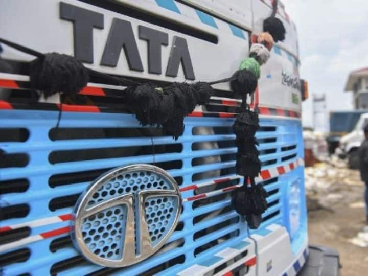 Tata Motors Q4 Results: Consolidated Net Loss Shrinks To Rs 992 Crore; Revenue Down At Rs 78,439 Crore Tata Motors Q4 Results: Consolidated Net Loss Shrinks To Rs 992 Crore; Revenue Down At Rs 78,439 Crore