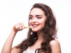 Brush your Teeth Regularly : जल्दबाजी में कभी न करें ब्रश, वरना हो सकती हैं ये बीमारियां