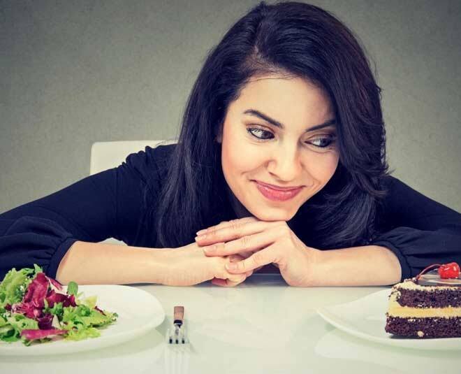 How to control junk food craving during dieting raisins and dry fruits for weight loss Weight Loss Tips: ડાયટિંગ પર છો અને જંક ફૂડ માટે  ક્રેવિગ થાય છે, તો આ ફૂડથી કરો શાંત