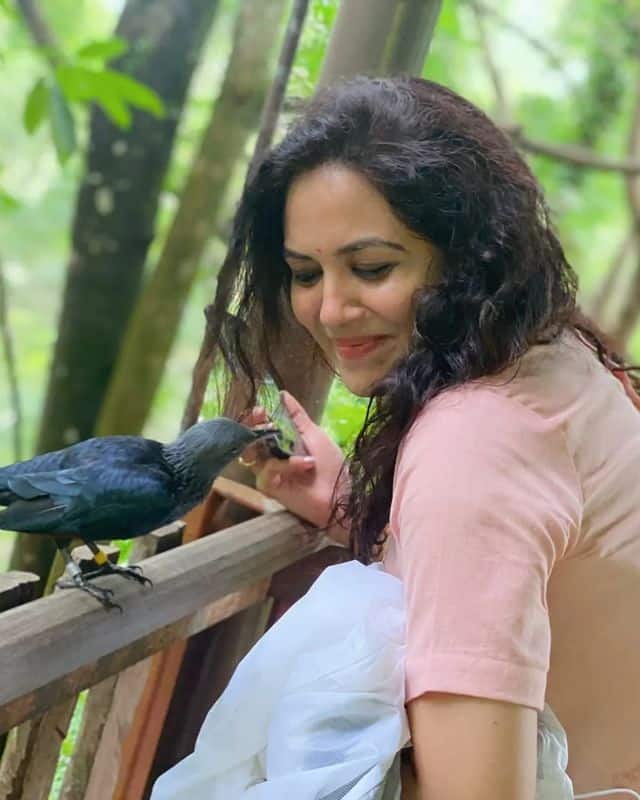 సింగర్ సునీత ఫోటోలు -Image Credit: SunithaUpadrashta/Instagram