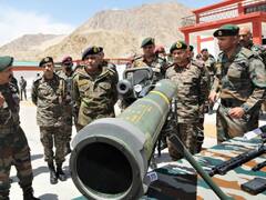 Indian Army: सेना प्रमुख बनने के बाद चीन से सटी सीमा के दौरे पर जनरल मनोज पांडे, हथियारों और सैन्य साजो सामान का लिया जायजा