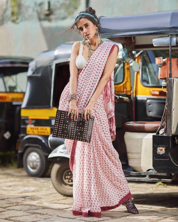 सबा के साथ इस फिल्म में गीतांजलि कुलकर्णी, नमित दास और रुमाना मोल्ला  भी नज़र आएंगे. फिल्म जून में रिलीज़ होगी.