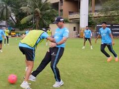 Watch: दिल्ली कैपिटल्स की स्क्वाड ने जमकर खेला फुटबॉल, कोच रिकी पोंटिंग भी हुए शामिल