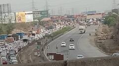 PHOTO : अपघातामुळे मुंबई-पुणे एक्स्प्रेसवेवर वाहतूक कोंडी, वाहनांची भलीमोठी रांग