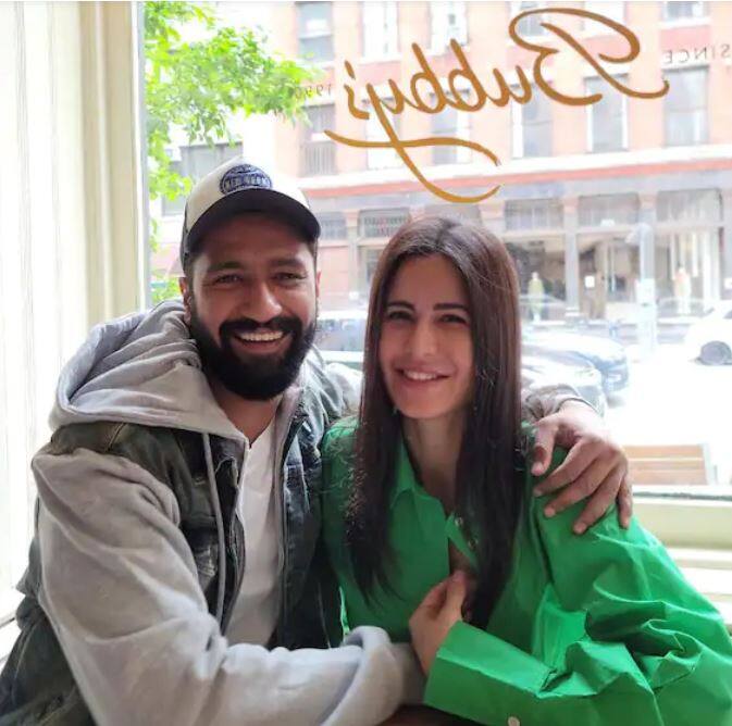 Katrina Kaif -Vicky Kaushal: ਨਵੀਂ ਵਿਆਹੀ ਜੋੜੀ ਕੈਟਰੀਨਾ ਕੈਫ ਤੇ ਵਿੱਕੀ ਕੌਸ਼ਲ ਇਸ ਸਮੇਂ ਨਿਊਯਾਰਕ 'ਚ ਕੁਆਲਿਟੀ ਟਾਈਮ ਬਤੀਤ ਕਰ ਰਹੇ ਹਨ। ਨਿਊਯਾਰਕ ਤੋਂ ਲਗਾਤਾਰ ਦੋਵਾਂ ਦੀਆਂ ਤਸਵੀਰਾਂ ਸਾਹਮਣੇ ਆ ਰਹੀਆਂ ਹਨ, ਜਿਸ 'ਚ ਉਹ ਮਸਤੀ ਕਰਦੇ ਨਜ਼ਰ ਆ ਰਹੇ ਹਨ।