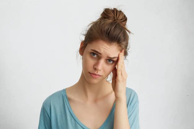 आंखों के आसपास नियमित रूप से कलौंजी का तेल लगाने से डार्क सर्कल की परेशानी दूर हो सकती है. साथ ही यह आंखों की झुर्रियों को भी कम कर सकता है.(Photo - Freepik)