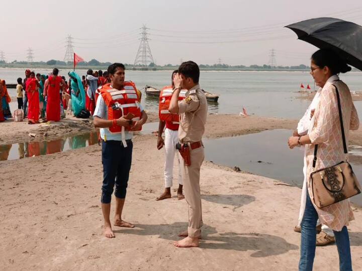 Buxar News: Boat broke into two parts in the middle of the Ganges river in Buxar a woman died due to drowning in the river ann Buxar News: मुंडन के दौरान बीच गंगा में नाव टूटकर दो हिस्सों में बटी, नदी में डूबने से एक महिला की मौत, लापरवाही का आरोप