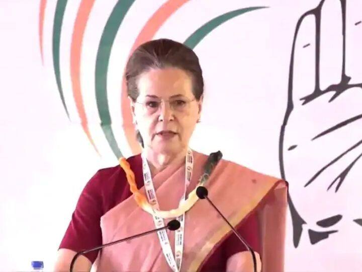 minorities are being targeted with brutality says congress interim president sonia gandhi  Sonia Gandhi : देशात अल्पसंख्यांकांना लक्ष्य केले जात आहे, लोकांना आमच्याकडून खूप अपेक्षा : सोनिया गांधी 