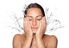 Skin Care Tips : व्हिटॅमिन सी च्या कमतरतेमुळे चेहऱ्यावर दिसू लागतात 'ही' लक्षणं; दुर्लक्ष करणं पडू शकतं महागात
