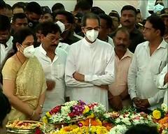 आमदार रमेश लटके यांच्यावर अंत्यसंस्कार; मुख्यमंत्र्यांकडून कुटुंबियांचं सांत्वन, शिवसेना नेत्यांची हजेरी