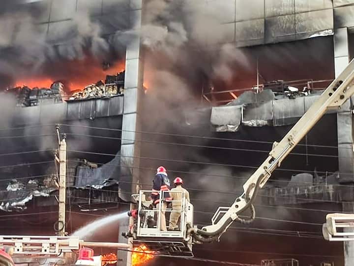 fire in building near Mundka metro station has been brought under control Delhi Fire: मुंडका मेट्रो स्टेशन के पास इमारत में लगी भीषण आग पर पाया गया काबू, हादसे में 27 लोगों की मौत