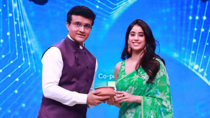 সৌরভ গঙ্গোপাধ্যায়ের (Sourav Ganguly) সঙ্গে নাচের ছন্দে পা মিলিয়ে, রসোগোল্লায় মজে জনপ্রিয় ইউটিউবারদের নিয়ে বিশেষ এই পর্বের প্রাণকেন্দ্র হয়ে উঠলেন তিনিই।