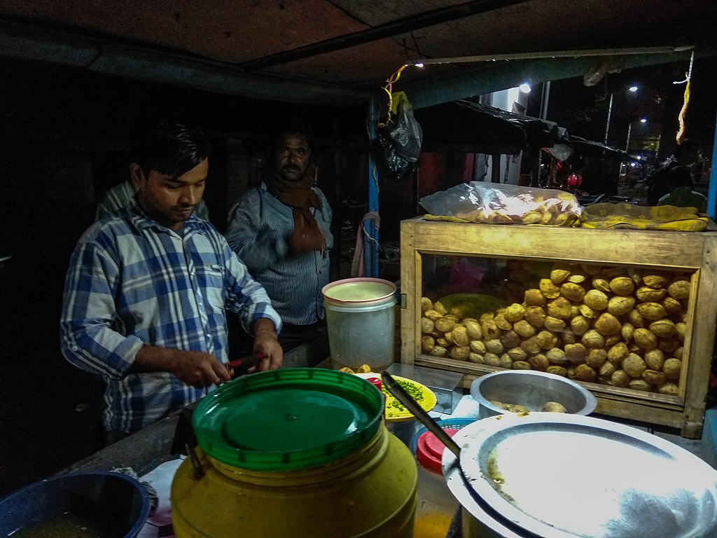 Pani Puri History: இந்தி திணிப்பை எதிர்த்தாலும், பானிபூரியை சுவைக்கும் தமிழரா நீங்கள்? - இதை கட்டாயம் படியுங்கள்; இது பானிபூரியின் கதை...!