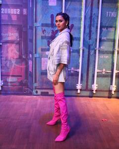 Tejasswi Prakash Photos: छोटी सी ड्रेस पहन टीवी की नागिन यूं इतराई, सिजलिंग तस्वीरें देख फैंस ने कहा- हवा हवाई