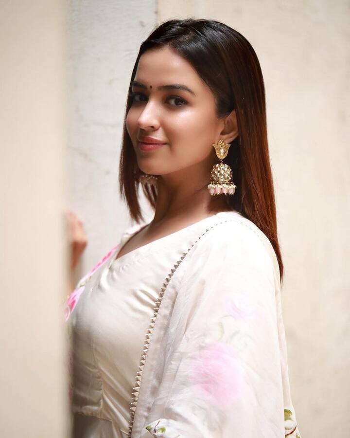 ఆ తరువాత 'రంగస్థలం', 'రాజు గాడు', 'బ్రాండ్ బాబు' వంటి సినిమాల్లో నటించింది. (Photo Courtesy: Pujitha Ponnada Instagram)