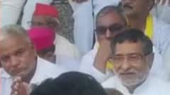 Ghazipur: धरने पर बैठे OP Rajbhar, एकतरफा कार्रवाई का प्रशासन पर लागाया आरोप, ये है पूरा मामला।