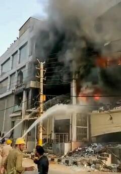 Delhi Fire: દિલ્લીમાં મુંડકા વિસ્તારમાં ભીષણ આગ, જુઓ આગની ભયંકર તસવીરો