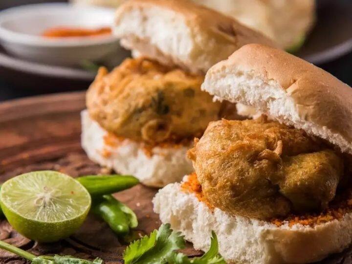 Vadapav on the day of birthday, the famous concept of Marathi officials at the center वाढदिवसाच्या दिवशी वडापाव, केंद्रातील मराठी अधिकाऱ्यांची नामी संकल्पना