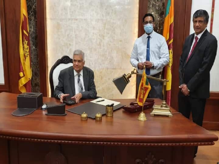 Sri Lankan PM discussion with world bank about economic crisis in country Crisis In Sri Lanka: आर्थिक संकट से जूझ रहे श्रीलंका के PM ने विश्व बैंक के साथ की चर्चा, भारत ने डीजल की खेप पहुंचाई