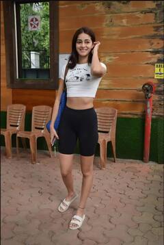 સફેદ ક્રોપ ટોપ અને બ્લેક કલરની શોર્ટ્સમાં જોવા મળી બોલિવૂડ અભિનેત્રી અનન્યા પાંડે