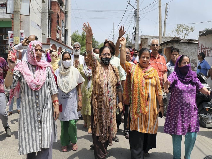 Kashmiri Pandit's Murder: SIT Formed To Probe Attack, Protests In Jammu Continue | Top Developments Kashmiri Pandit's Murder: SIT Formed To Probe Attack, Protests In Jammu Continue | Top Developments