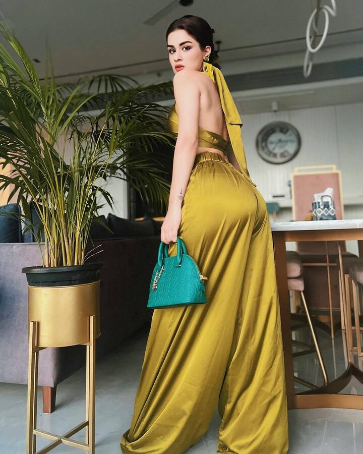 अवनीत कौर वो सेलिब्रिटी बन चुकी हैं, जिन्होंने बहुत ही कम उम्र में इतनी पॉपुलैरिटी हासिल की है.