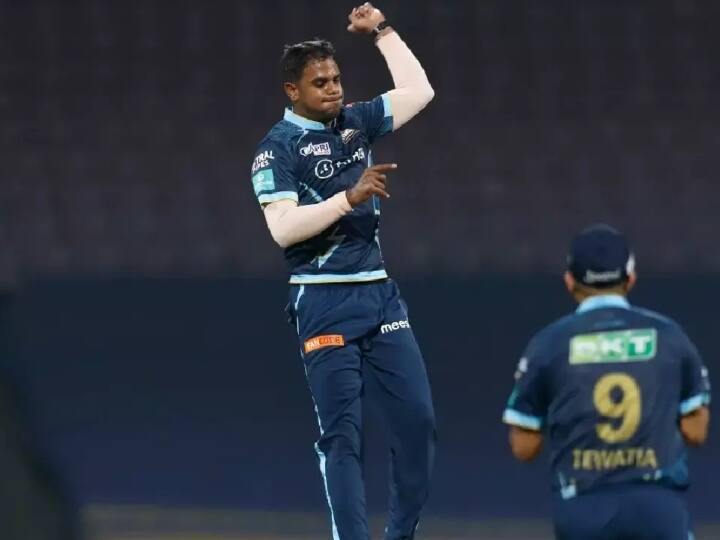 लेफ्ट आर्म पेसर यश दयाल ने अच्छी गेंदबाजी की है. उन्होंने 5 मैचों में 9 विकेट लिए हैं. इस दौरान उनका सर्वश्रेष्ठ प्रदर्शन 40 रन देकर 3 विकेट लेना रहा है.