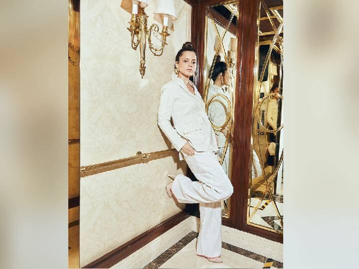 पण, आता बॉलिवूडचा ‘दबंग’ सलमान खान (Salman Khan) याने कंगनाचा आगामी चित्रपट ‘धाकड’च्या (Dhaakad Trailer) ट्रेलरचे कौतुक केले आहे. सलमान खानने कंगना रनौतच्या 'धाकड' चित्रपटाचा दुसरा ट्रेलर शेअर केला असून, कंगनाला टॅग करत 'धाकड'च्या टीमचे अभिनंदन केले आहे.