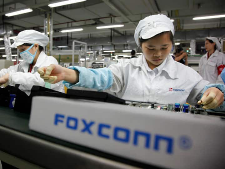 iPhone Manufacturer Foxconn Warns Of Revenue Decline Amid Slowing Demand, Supply Chain Issues