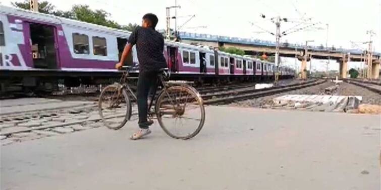 railgate level crossing problem in howrah Baksara locals demanding overbridge or underpass Howrah: রেলগেট পড়ে থাকলেই দুর্ভোগ বাকসাড়ায়, ওভারব্রিজ বা আন্ডারপাসের দাবিতে সরব স্থানীয়রা