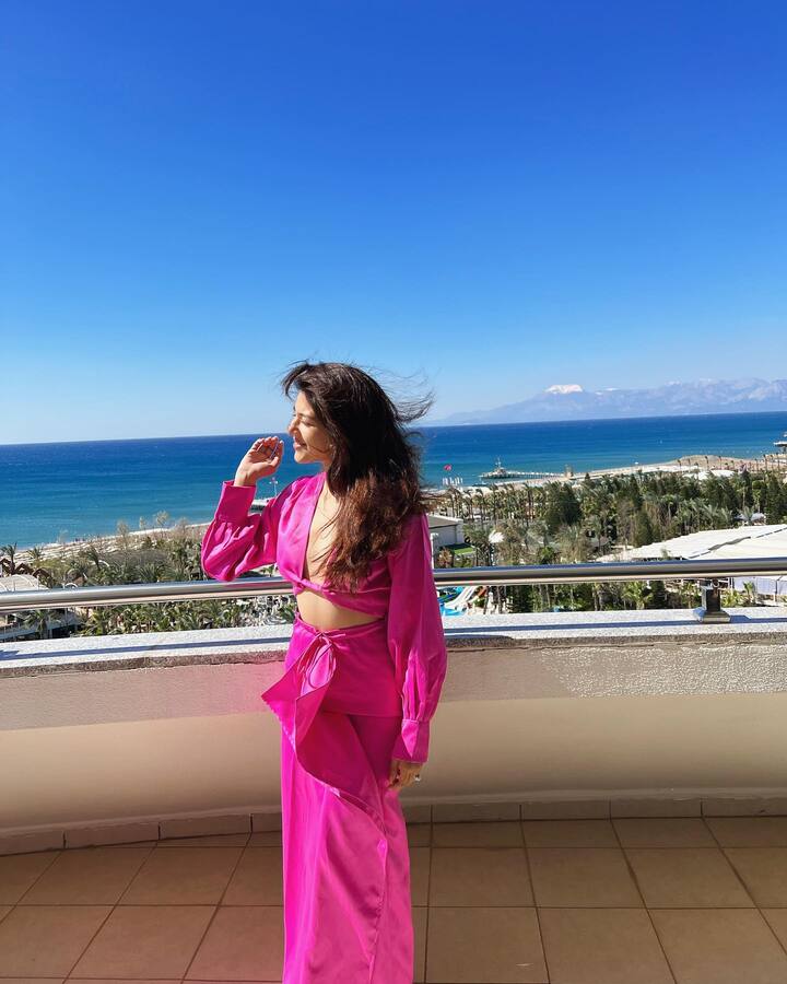 మెహ్రీన్ పిర్జాదా లేటెస్ట్ ఫోటోలు -Image Credit:Mehreen Pirzada/Instagram