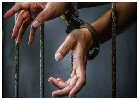 Delhi: मेट्रीमोनियल साइट पर फेक प्रोफ़ाइल बनाकर 100 से ज्यादा लड़कियों के साथ ठगी करने वाला शातिर ठग गिरफ्तार Delhi: मेट्रीमोनियल साइट पर फेक प्रोफ़ाइल बनाकर 100 से ज्यादा लड़कियों के साथ ठगी करने वाला शातिर ठग गिरफ्तार