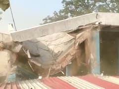 Hapur: अवैध होटल और गेस्ट हाउस पर गरजा प्रशासन का बुलडोजर, 80 करोड़ की जमीन कराई गई कब्जामुक्त