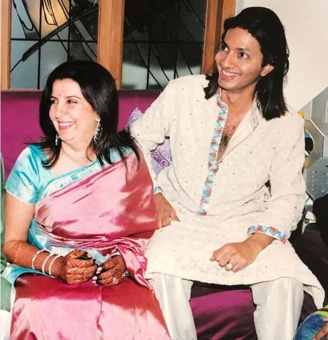 ਇਹ ਤਸਵੀਰ ਫਰਾਹ ਖਾਨ ਦੇ ਵਿਆਹ ਤੋਂ ਕੁਝ ਮਿੰਟ ਪਹਿਲਾਂ ਦੀ ਹੈ। ਫੋਟੋ 'ਚ ਫਰਾਹ ਤੇ ਸ਼ਿਰੀਸ਼ ਕੁੰਦਰ ਦੇ ਚਿਹਰਿਆਂ 'ਤੇ ਖੁਸ਼ੀ ਸਾਫ ਦਿਖਾਈ ਦੇ ਰਹੀ ਹੈ।