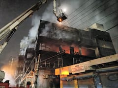 Massive Fire Mundka: घरवालों को बेटियों का इंतजार, पिता बोले- चाहे जिंदा हों या...