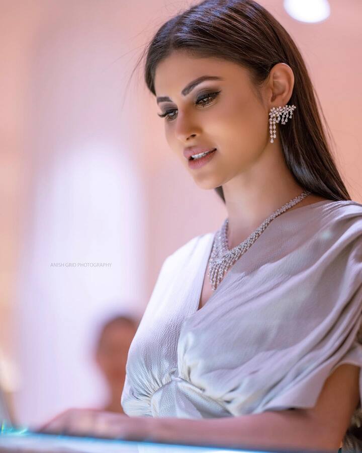 మౌనిరాయ్ (Image credit: MouniRoy/Instagram)