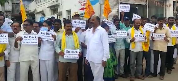 TDP Leaders Stop JC Prabhakar Reddy: కొత్త చెరువు దగ్గరకు వెళ్లరాదు | Satya Sai District | ABP Desam