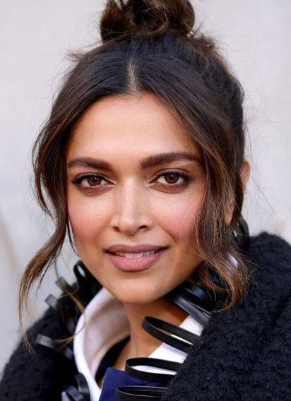 यहां बता दें कि दीपिका बतौर हाउस एंबेसडर एसोसिएशन हॉलीवुड की एम्मा स्टोन और चीन के प्रमुख अभिनेता, झोउ डोंग्यु के साथ साझा कर रही हैं.