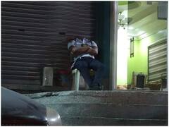 Trending: बिना सिर के ही ड्यूटी पर पहुंचा सिक्योरिटी गार्ड, दिमाग को हिला देगी यह तस्वीर